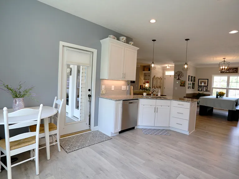 2 River Dr — Photo 15