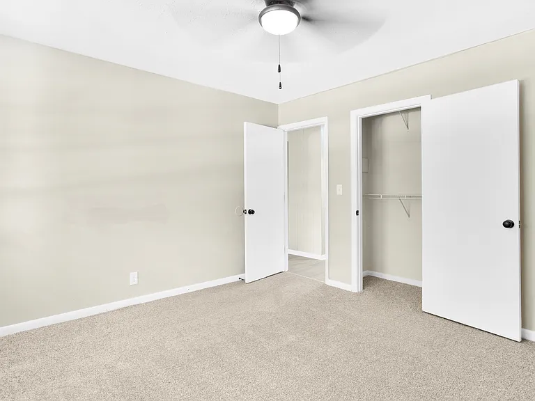 689 1st Ave SW — Photo 15