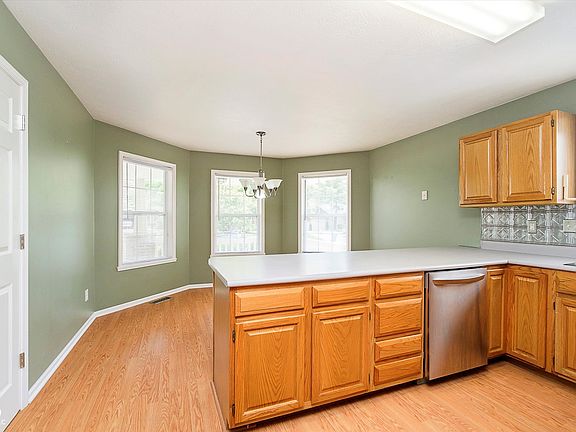 5th image of 5240 Ochs Ave