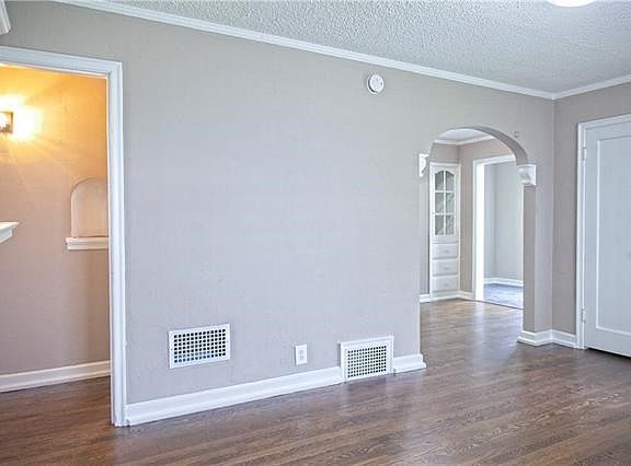 3rd image of 6807 Bellefontaine Ave