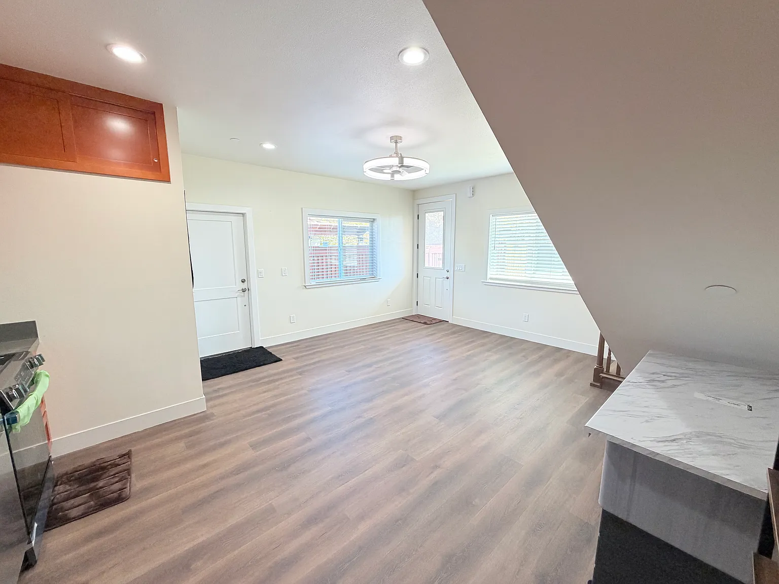 2 bed, 2.5 bath, 835 sqft, $3,400 — Photo 4