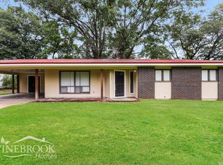 1340 Deerfield Ln, Jackson, MS 39211
