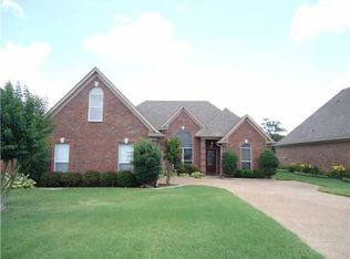 185 Fairoaks Dr, Oakland, TN 38060