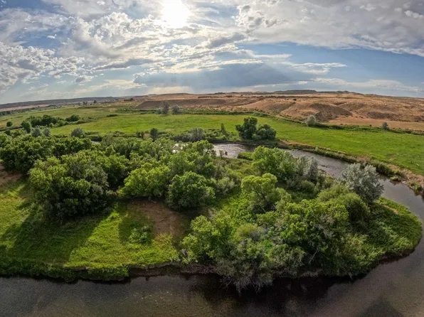1520 Hwy 31, Hyattville, WY 82428