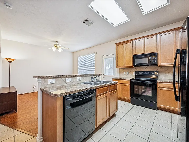 3206 Pearl Bluff Ln — Photo 6