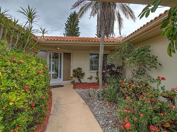 2nd image of 472 Rubens Dr E