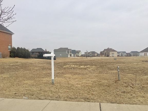 2nd image of 25519 W Prairiewood Ln