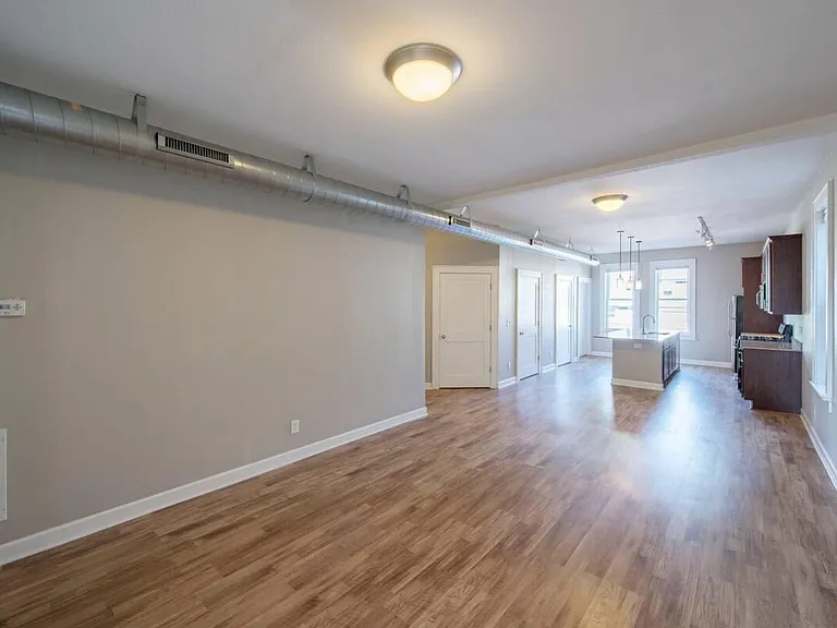 2507 S Howell Ave — Photo 7