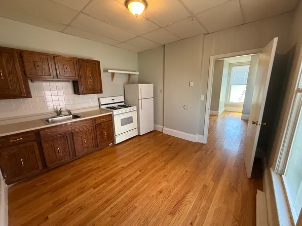 93 Pearl St APT 1F, Somerville, MA 02145