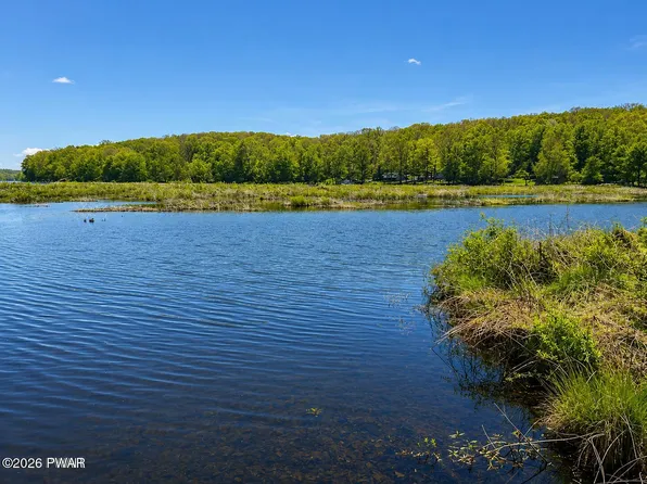 W Shore Dr, Hawley, PA 18428