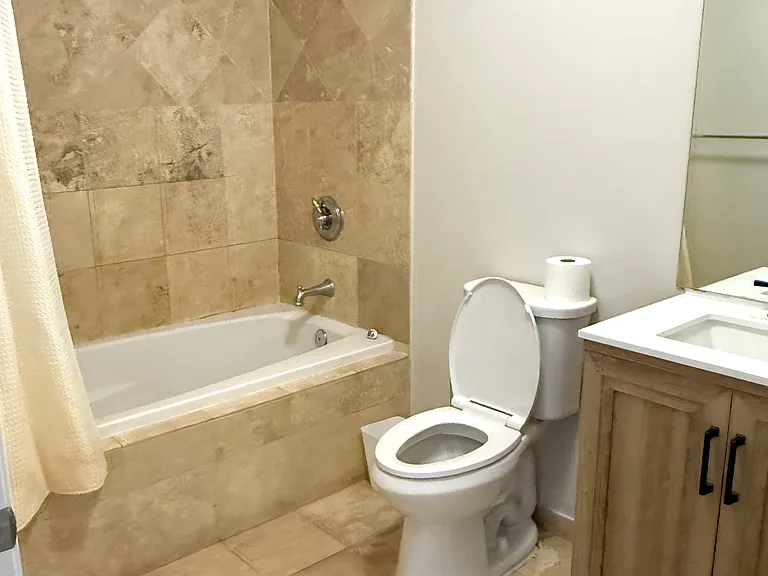 975 N Lincoln St #4G — Photo 10