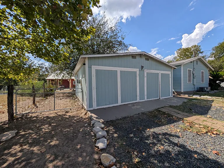 890 Josephine St — Photo 49