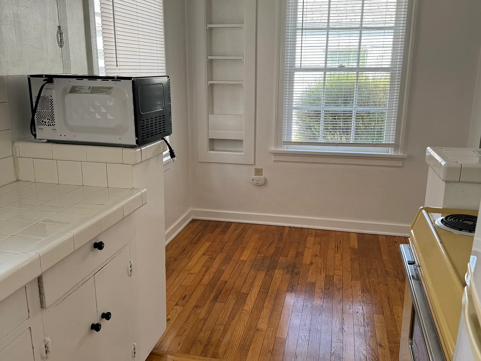 1342 Saginaw St S — Photo 4