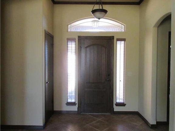 3rd image of 7621 Twin Oaks Dr