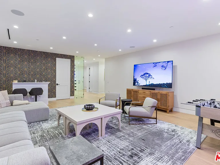 731 N Curson Ave — Photo 55