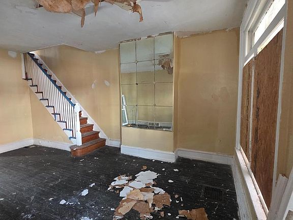 4th image of 5736 Malcolm St