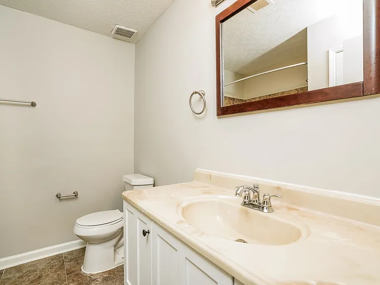 4877 Plymouth Trce — Photo 15