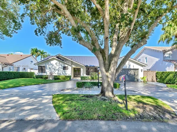 8445 NW 165th Ter, Miami Lakes, FL 33016