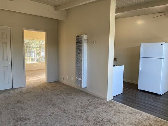 3rd image of 920 Evelyn St APT 2