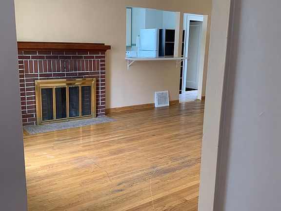 2nd image of 1020 NE Duncan Ln