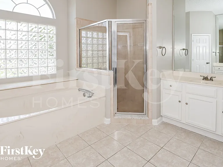 2352 Longmont Dr — Photo 11