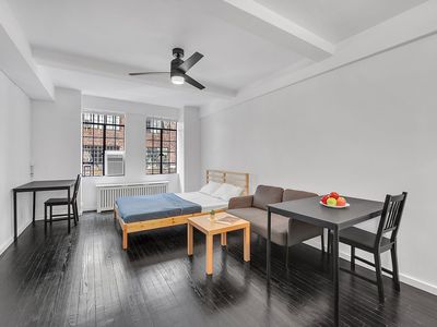 320 E 42nd St APT 411, New York, NY, 10017