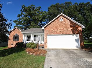 817 Gemcrest Dr NE, Conover, NC 28613