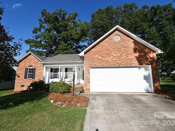 817 Gemcrest Dr NE, Conover, NC 28613