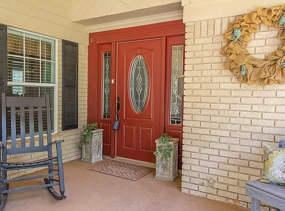 3rd image of 1033 S Leggett Dr