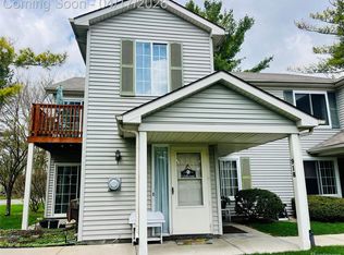 920 Saybrook Dr #19, Waterford, MI 48327