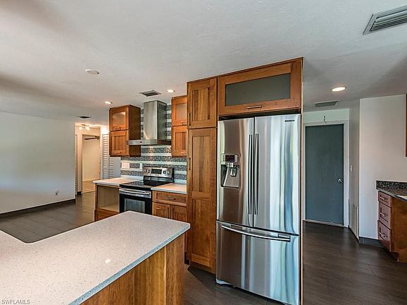 3rd image of 27130 Esther Dr