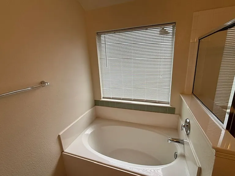 4415 Ashbury Ln — Photo 14