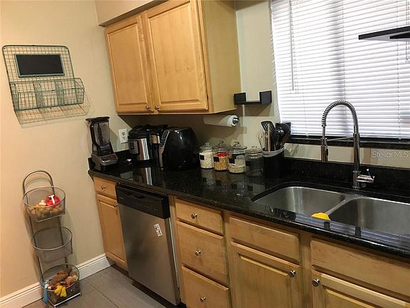 3rd image of 4711 Capri Pl #188