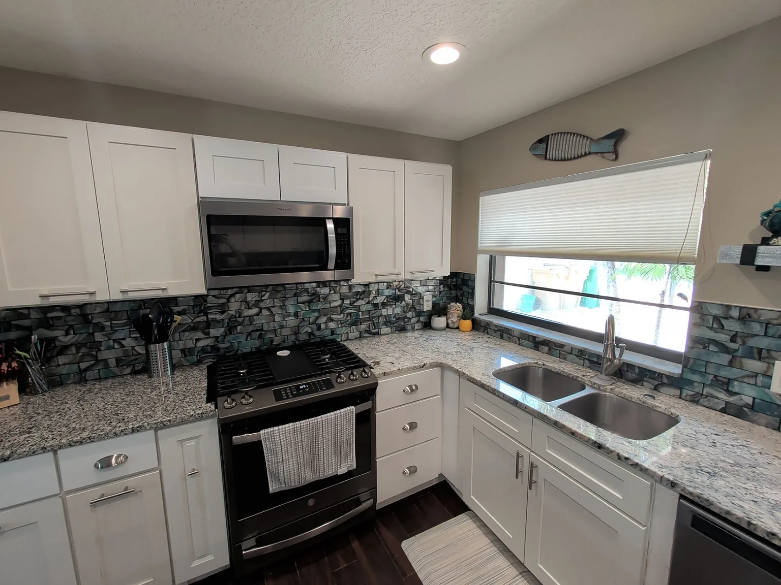 3 bed, 2.0 bath, 1925 sqft, $2,900 — Photo 4