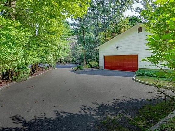 5th image of 9 Ayr Ct