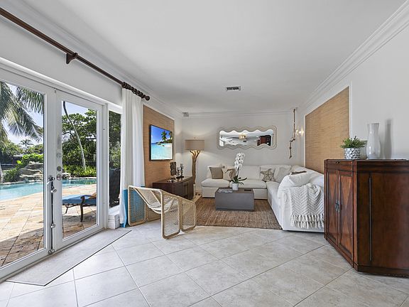 5th image of 1925 Coral Gardens Dr