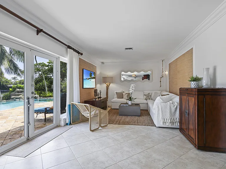 1925 Coral Gardens Dr — Photo 5