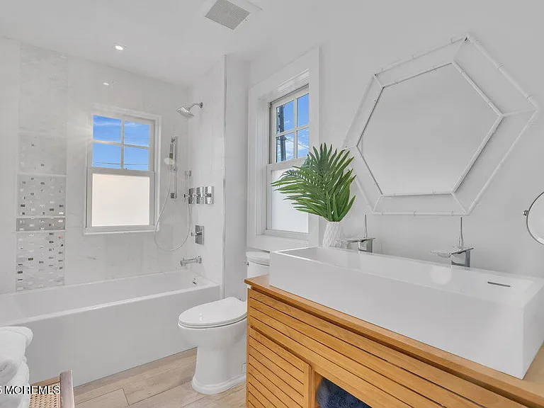 985 Ocean Ave — Photo 131