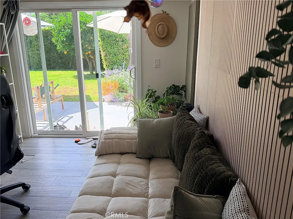 3 bed, 1300 sqft, $4,395 — Photo 4