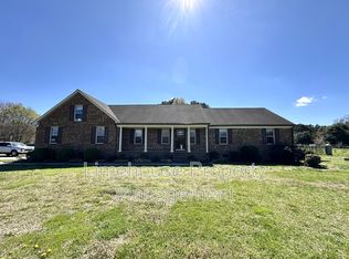 700 Middle Ridge Dr, Chesapeake, VA 23322