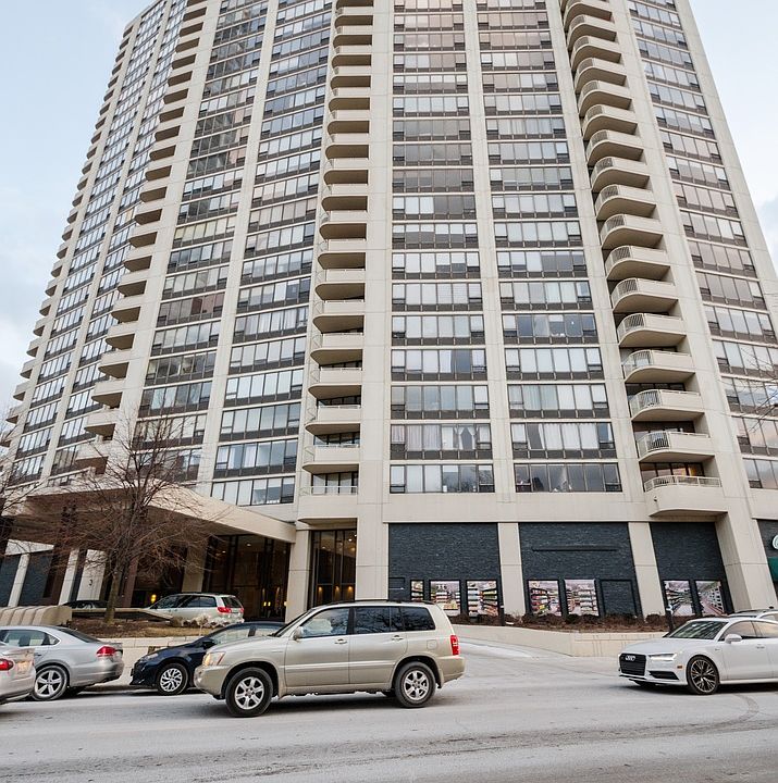 1st image of 3930 N Pine Grove Ave APT 3013