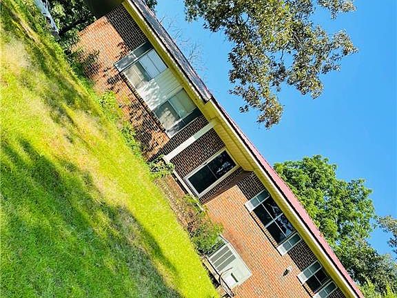 4th image of 393 Browns Cir