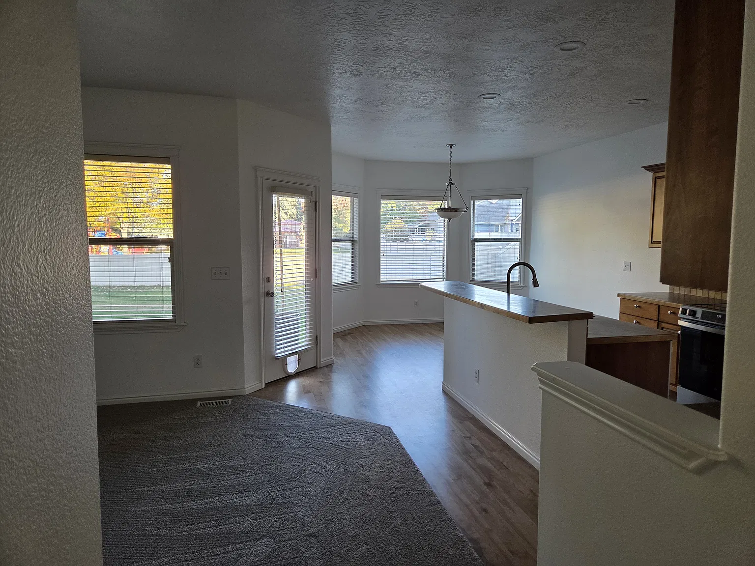 5 bed, 2.5 bath, 2166 sqft, $2,900 — Photo 4