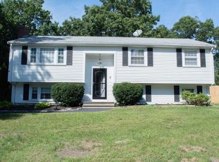 5 Dartmouth Rd, Plymouth, MA 02360