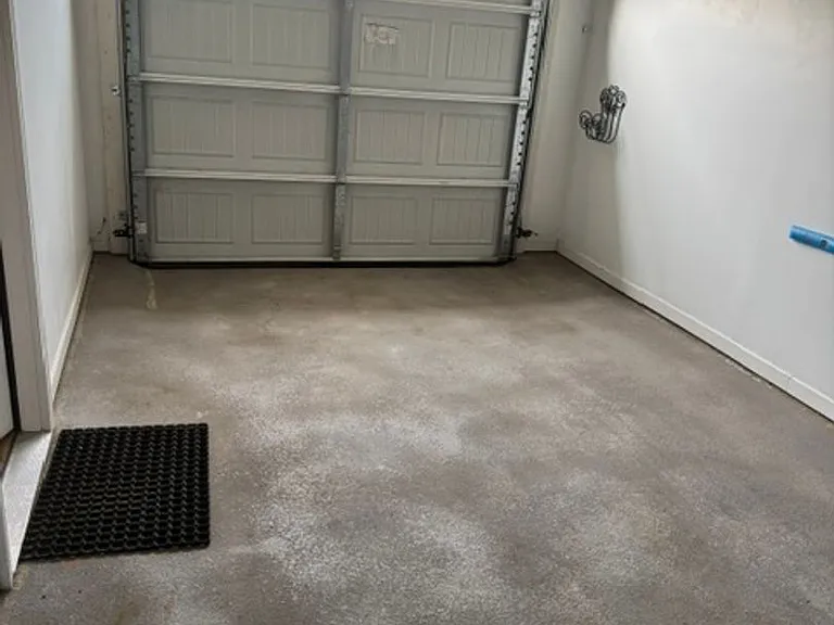 33 Catherine Ct — Photo 2