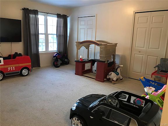 2nd image of 2465 Gillian Ln