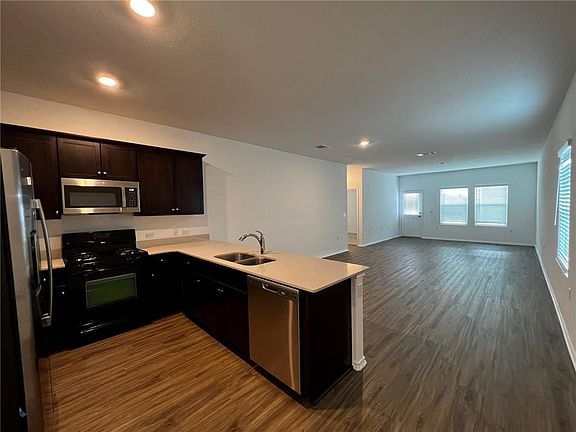 3rd image of 14212 Lyndora Ln