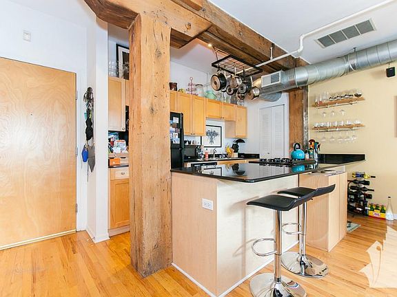 4th image of 1735 W Diversey Pkwy APT 106