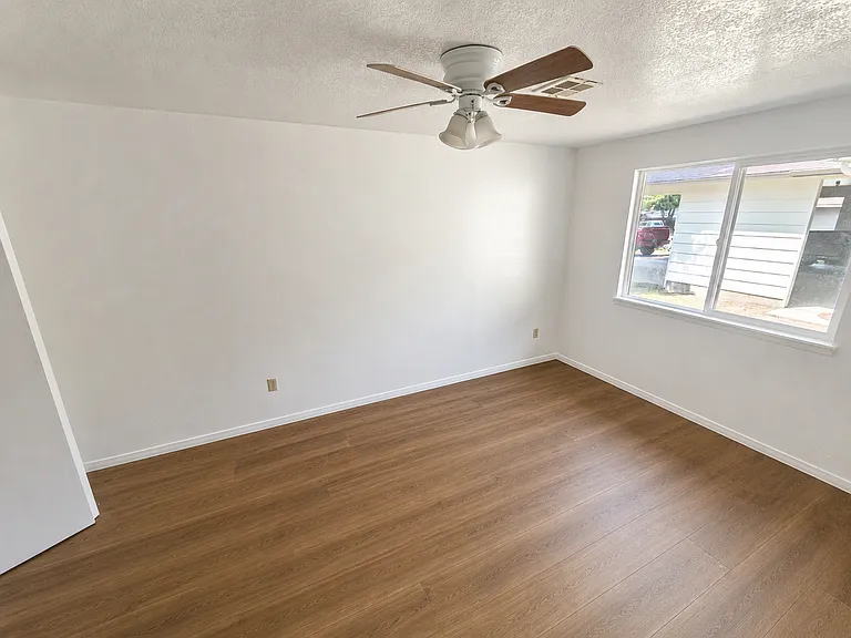 2054 S Division Ave — Photo 6