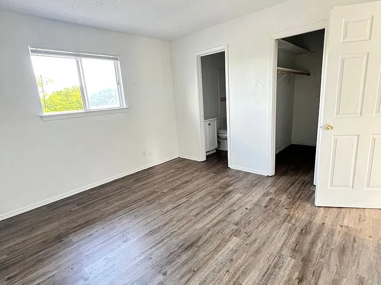 Eastgate Apartments — Photo 8